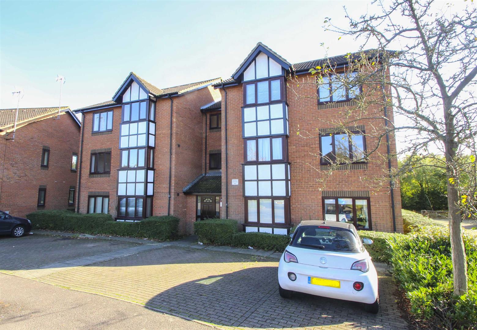 1 bed property in Tenterden Crescent, Milton Keynes